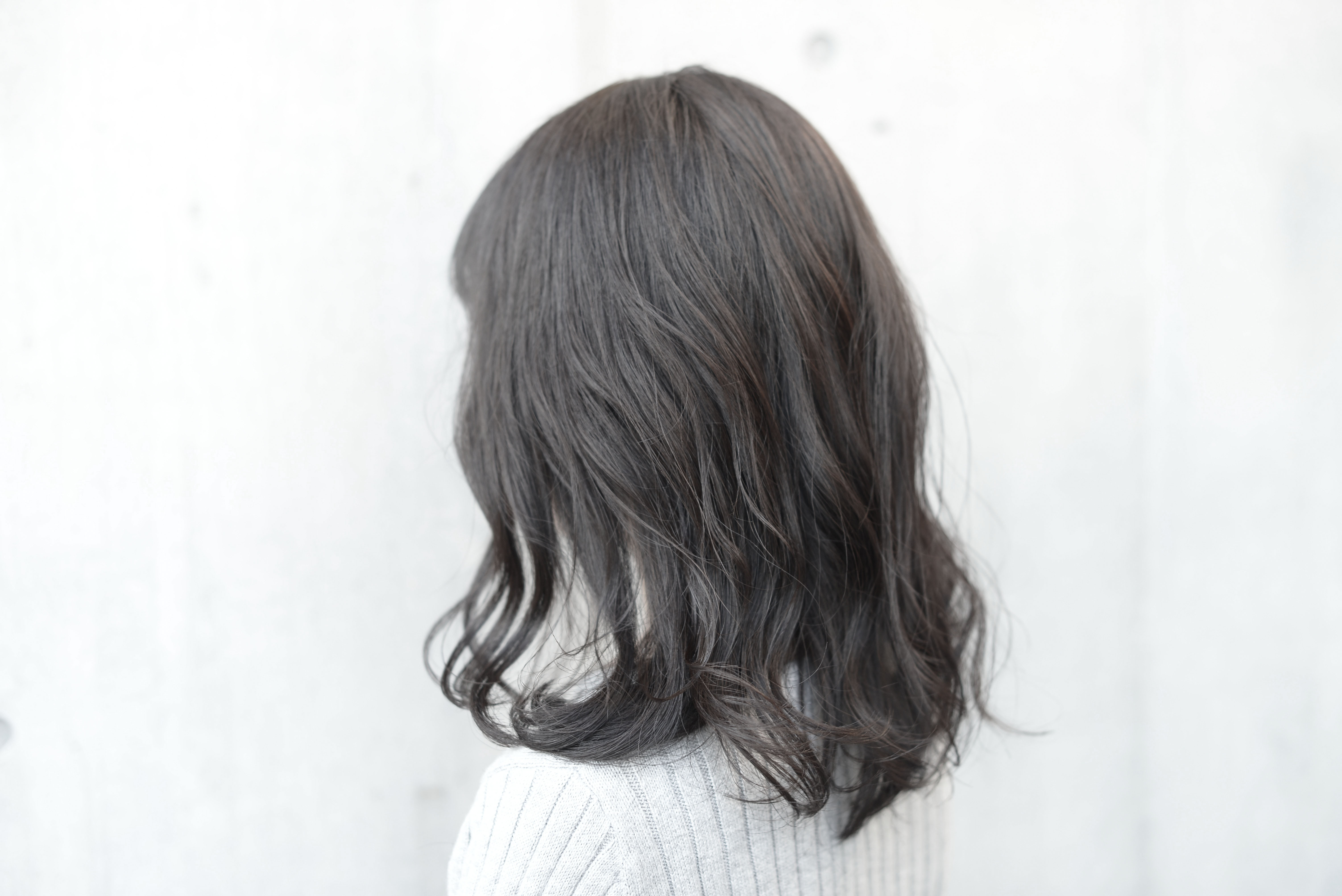 1 10 ブリーチなしで作るダークグレージュカラー 白髪も一緒に染めています 原宿 表参道 渋谷 青山 鎌倉の美容室 ヘアサロン Vicca ヴィッカ ビッカ